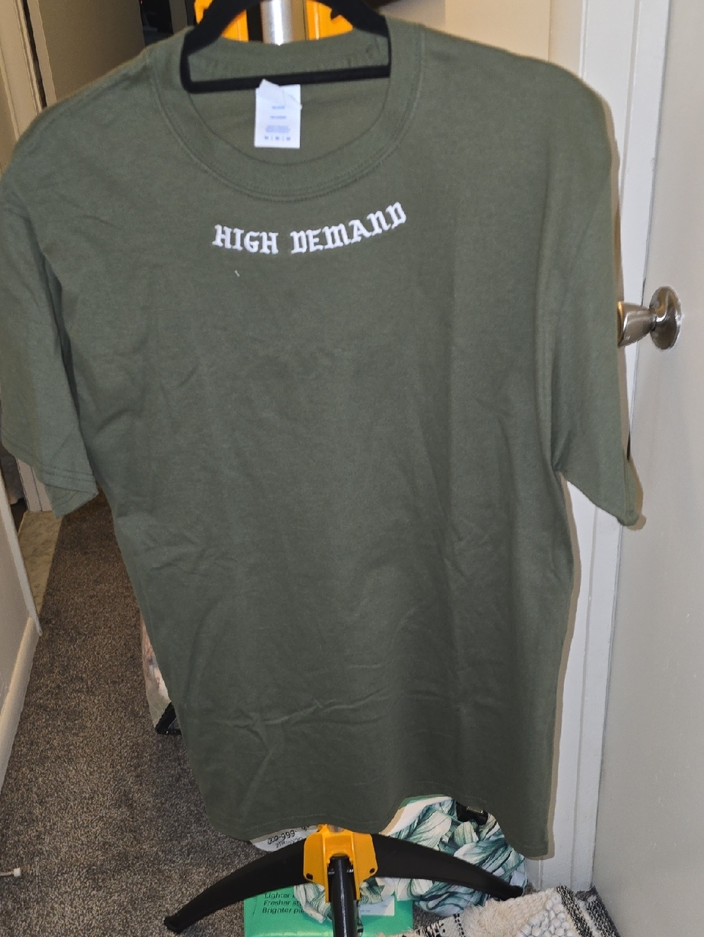 $5 - MUST BUNDLE - NWOT High Demand Olive Green Graphic Crew Tee